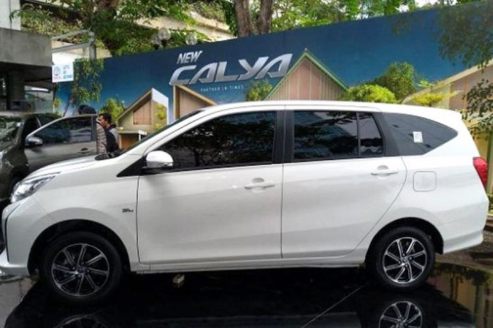 Mẫu MPV 5+2 Toyota Glanza sẽ được trang bị động cơ I4 kí hiệu 3NR-VE dung tích 1.2L dẫn động cầu trước, cho công suất với 87 mã lực tại 6.000 vòng/phút và momen xoắn cực đại 108 Nm tại 4.200 vòng/phút, đi kèm các lựa chọn hộp số sàn 5 cấp hoặc hộp số tự động 4 cấp.