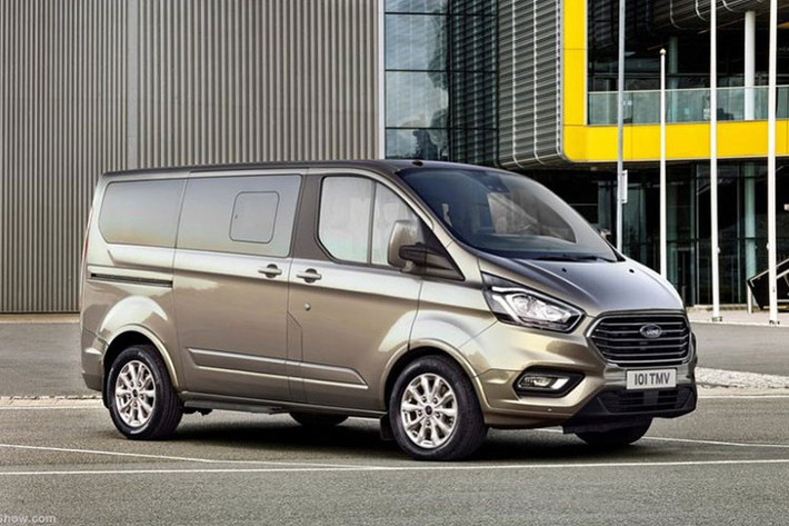 Dự kiến giá xe Ford Tourneo sẽ được bán ra thị trường vào cuối năm nay với mức dao động từ 900 triệu – 1,2 tỷ đồng. Tại Việt Nam, sau khi ra mắt Ford Tourneo sẽ cạnh tranh trực tiếp với những cái tên lớn như KIA Sedona hay Peugeot Traveller của Thaco mới ra mắt - cả hai mẫu xe này đều đang sở hữu mức giá hơn 1 tỷ đồng.