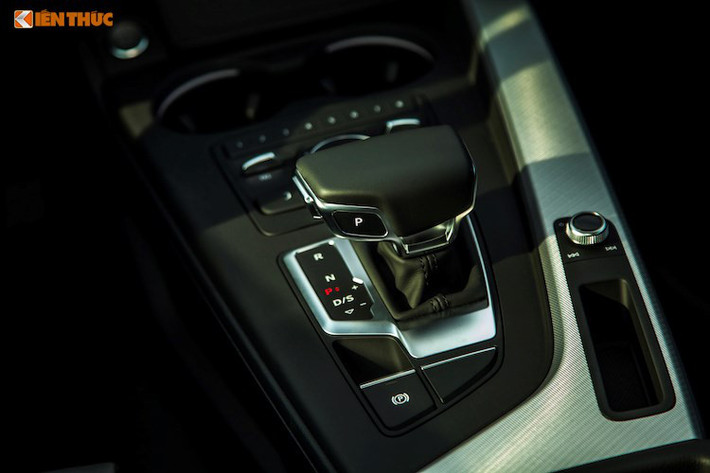 Nằm dưới nắp ca-pô, Audi A5 Sportback tại Việt Nam sẽ chỉ có duy nhất phiên bản động cơ 4 xi-lanh thẳng hàng tăng áp 2.0 TFSI, cho công suất 252 mã lực và mô-men xoắn 370 Nm. Nếu so sánh với thế hệ trước đó, chiếc xe có mức tiêu thụ nhiên liệu giảm đến 11%, trong khi công suất cũng tăng lên thêm 9%.