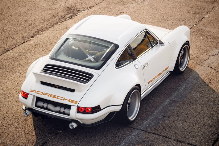 Singer Vehicle Design dự định tạo ra 75 bản độ của chiếc 911, mỗi chiếc trị giá 1,8 triệu USD. Theo Rob Dickinson, nhà thiết kế của Singer Vehicle Design, bản độ DLS sẽ là một chiếc xe rất có giá trị trong tương lai: "Tôi cho rằng 75 chiếc xe độ sẽ tạo dấu ấn lịch sử trong những năm tới, với việc tập hợp những chiếc xe mang tính biểu tượng và ngân sách lớn như vậy sẽ không xảy ra lần nữa" .