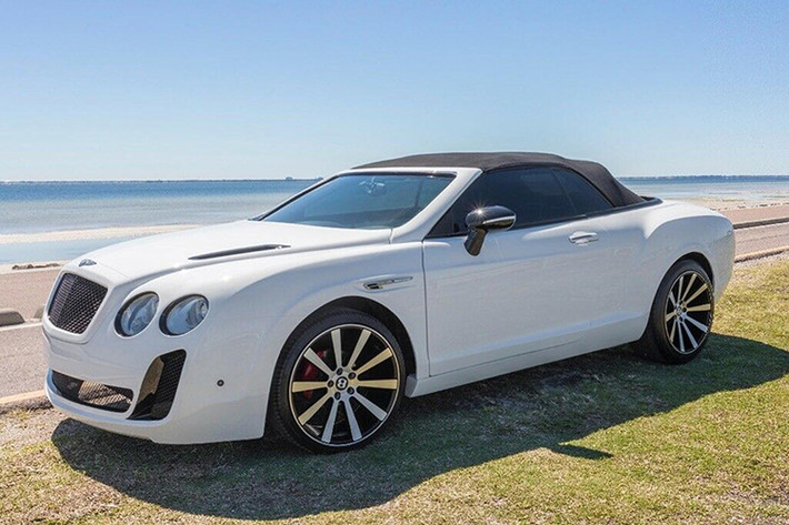 Nói đến cuối cùng, trong khi nó có thể trông giống một chiếc Bentley sang chảnh, nhưng về mặt máy móc thì nó vẫn là một chiếc Chrysler động cơ V6 sử dụng hệ dẫn động cầu trước mà thôi. Tuy nhiên, với mức giá 85.000 USD (khoang gần 2 tỷ đồng) nhiều dân chơi ít tiền vẫn muốn sở hữu nó cho thoả đam mê xe siêu sang.