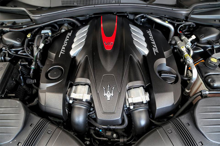 Maserati Quattroporte GTS Gransport Nerissimo Edition vẫn được trang bị khối động cơ V8, dung tích 3,8 lít, tăng áp kép, sản sinh công suất tối đa 530 mã lực tại dải vòng tua máy từ 6.500–6.800 vòng/phút và mô-men xoắn cực đại 650 Nm tại dải vòng tua máy từ 2.000–4.000 vòng/phút.