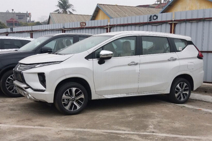 Xe được thiết kế dựa trên mẫu xe ý tưởng XM Concept, từng ra mắt tại triển lãm ôtô VMS 2017. Phiên bản Xpander sản xuất tại Indonesia có kích thước tổng thể dài x rộng x cao lần lượt là 4.475 x 1.750 x 1.700 mm. Mẫu xe này nổi bật với thiết kế MPV pha trộn phong cách thể thao đa dụng SUV, nhờ có khoảng sáng gầm cao 205 mm.