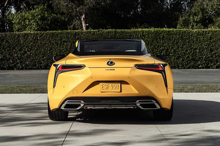 Không có thay đổi nào ở hệ truyền động của Lexus LC 500 Inspiration Series, mẫu Coupe hạng sang phiên bản giới hạn vẫn được trang bị khối động cơ xăng V8, dung tích 5.0 lít, hút khí tự nhiên, 32 van, sản sinh công suất tối đa 471 mã lực tại vòng tua máy 7.100 vòng/phút và mô-men xoắn cực đại 540 Nm tại vòng tua máy 4.800 vòng/phút.