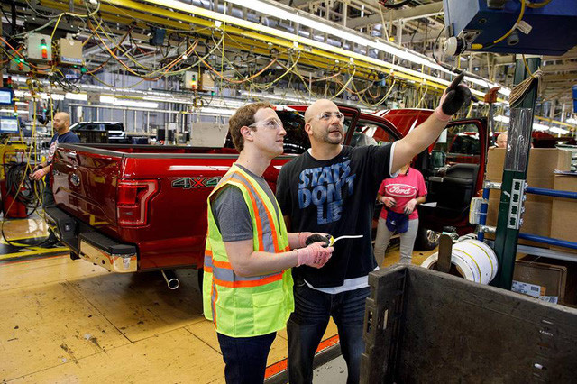 Ngày 27/4/2017 vừa qua, người sáng lập ra Facebook, Mark Zuckerberg đã tới “làm việc” tại hãng xe ôtô Ford (Ford Motor Company) như một phần của “thử thách du lịch” mà anh tự đề ra. Và có một điều thú vị rằng rất có thể Mark Zuckerberg chính là người tham gia lắp ráp chiếc xe Ford mà bạn mua trong thời gian tới.