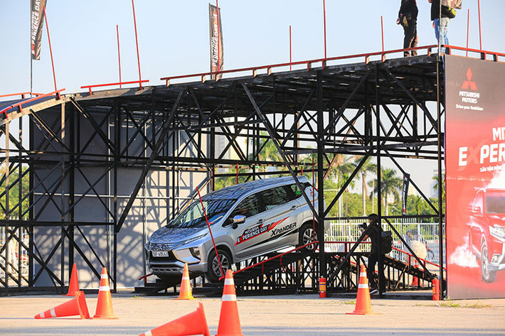 Ngoài ra, Oultlander với khả năng cách âm vượt trội dẫn đầu phân khúc và mẫu pick-up Triton vận hành mạnh mẽ, nội thất rộng rãi cũng sẽ xuất hiện trong ngày hội trải nghiệm “Mitsubishi eXperience Day” sẽ diễn ra tại Hà Nội từ ngày 2/11 đến ngày 4/11 tại sân vận động quốc gia Mỹ Đình.