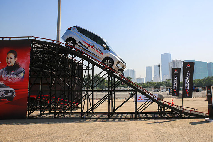 Đây cũng là ba mẫu xe tiêu biểu cho “chất Mitsubishi” đang nhận được nhiều quan tâm nhất hiện nay. Đặc biệt, Mitsubishi XPANDER vừa giành được giải thưởng “Xe của năm 2018” và chiến thắng ở hai hạng mục giải thưởng “Xe MPV tốt nhất” và “Xe MPV cỡ nhỏ tốt nhất” nhờ thiết kế hiện đại,khả năng vận hành vượt trội, nội thất rộng rãi và tiện nghi.