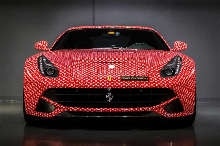 Được biết ngoài siêu xe Ferrari F12 Berlinetta này, thiếu gia Dubai còn sở hữu một chiếc SUV hạng sang Cadillac Escalade phủ họa tiết trang trí của đôi Adidas Yeezy Boost 350 đình đám, có một kênh YouTube mang tên Money Kicks để khoe thú chơi sành điệu với cộng đồng mạng với hơn 1 triệu lượt theo dõi.