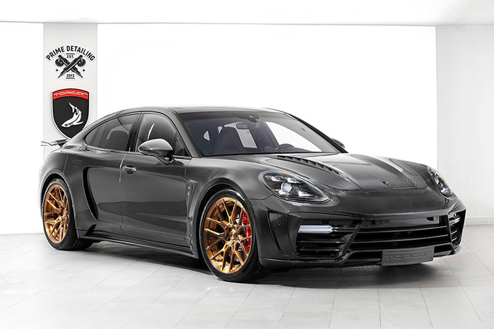 Mới đây, hãng độ TopCar tới từ Nga đã thiết kế ra gói widebody mang tên Stingray GTR cho chiếc xe sang Porsche Panamera 5 cửa, gói nâng cấp này đã sẽ thêm một bước với phiên bản GTR Carbon Edition.