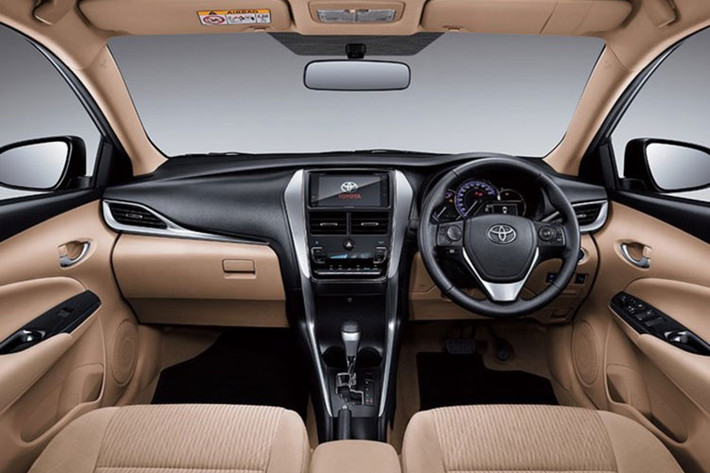 Nội thất của Toyota Vios 2018 được thiết kế rất hài hòa giữa vẻ hiện đại và bố trí phù hợp các tính năng tiện nghi cho người dùng. hững trang bị nội thất nổi bật của mẫu sedan cỡ B này bao gồm điều hòa tự động... Để đảm bảo an toàn cho người dùng, Toyota Vios 2018 được trang bị 7 túi khí, hệ thống chống bó cứng phanh ABS, phân bổ lực phanh điện tử, trợ lực phanh, hỗ trợ khởi hành ngang dốc và cân bằng điện tử.