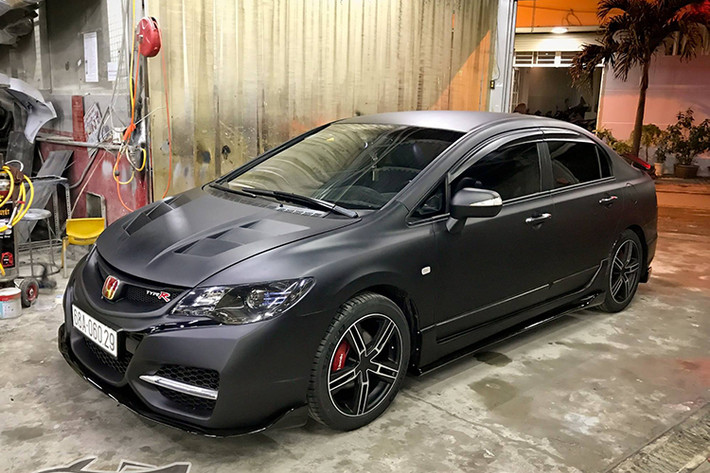 Một chủ xe ôtô Honda Civic cũ đời 2010 tại Phú Quốc đã không muốn thay thay mới chiếc xe của mình sang đời mới hơn, mà chọn phương án “lột xác” chiếc xe theo một phong cách hoàn toàn mới đầy sang chảnh.