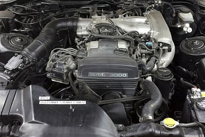 Theo Mecum Auctions, chiếc Supra này được trang bị động cơ I6 dung tích 3.0 lít cho công suất tối đa 220 mã lực đi kèm với hộp số sàn 5 cấp.