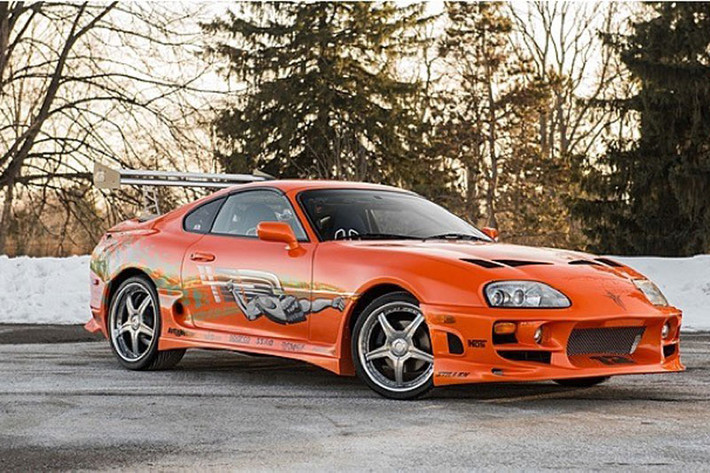 Toyota Supra cũng được trang bị body kit của Bomex với cánh gió ADR, vành độ Dazz đi kèm lốp Yokohama