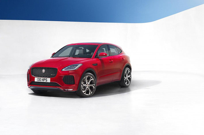 Ngoài ra, hãng còn đưa ra 5 tùy chọn động cơ, với mỗi chiếc E-Pace đều có hệ dẫn động 4 bánh theo tiêu chuẩn kết hợp với hộp số tự động 9 cấp.