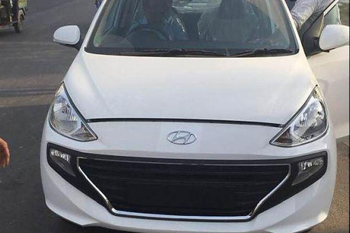 Theo kế hoạch, Hyundai Santro 2019 mới sẽ chính thức trình làng tại thị trường Ấn Độ vào ngày 23/10 tới đây. Tuy nhiên, trước thời điểm ra mắt mẫu xe mới này, những hình ảnh của xe siêu rẻ Hyundai Santro đã xuất hiện trên mạng xã hội với đầy đủ chi tiết và thông số.