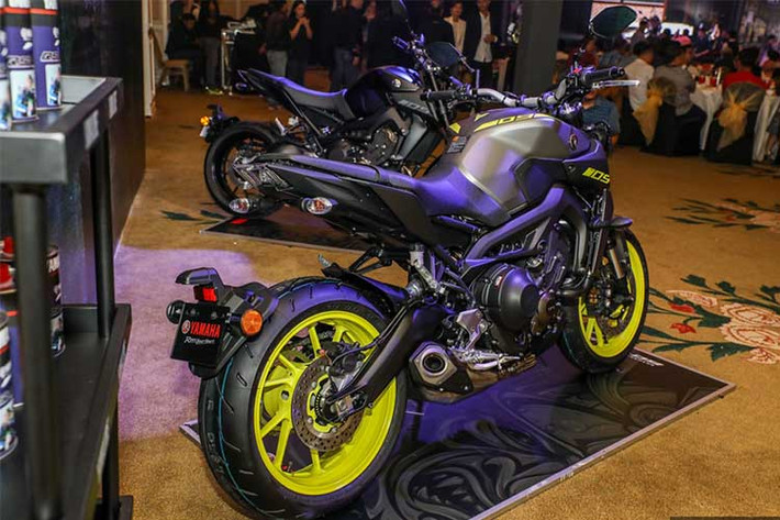 Yamaha MT-09 2018 vẫn sử dụng động cơ 847 cc cho công suất tối đa 115 mã lực tại vòng tua máy 10.000 vòng/phút và mô-men xoắn 87.5 Nm ở 8.500 vòng/phút. Sức mạnh được truyền tới các bánh xe thông qua hộp số 6 cấp, đã đáp ứng đủ tiêu chuẩn về khí thải Euro4.