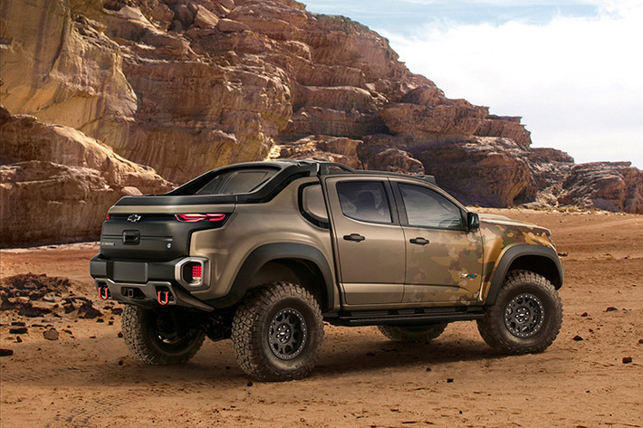 Tạm thời, bộ phận xe quân sự GM Defense vẫn chưa hé lộ thông số kỹ thuật của Chevrolet Silverado ZH2. Tuy nhiên, đoạn video quảng bá lại hé lộ một số thông tin cơ bản của mẫu xe bán tải quân sự cỡ lớn này.