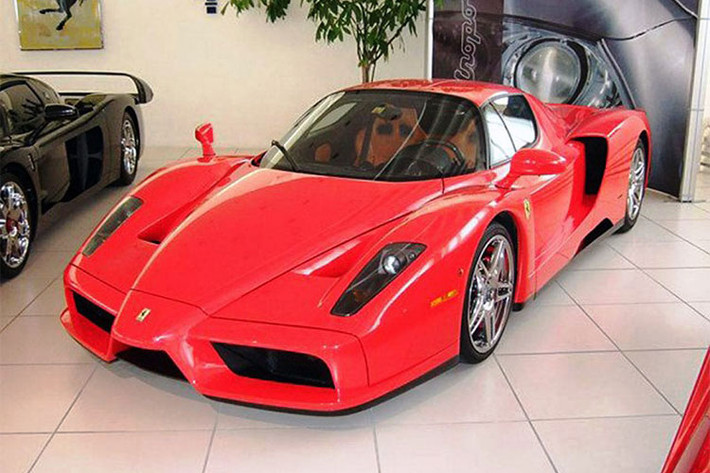 Được biết, Michael Schumacher không tốn bất kỳ chi phí nào để sở hữu siêu xe Ferrari Enzo "hàng hiếm" này, đây là món quà tri ân của hãng siêu xe Ý dành cho những đóng góp của cựu tay đua Công thức 1. Đây cũng không phải lần đầu tiên chiếc Ferrari Enzo được rao bán.