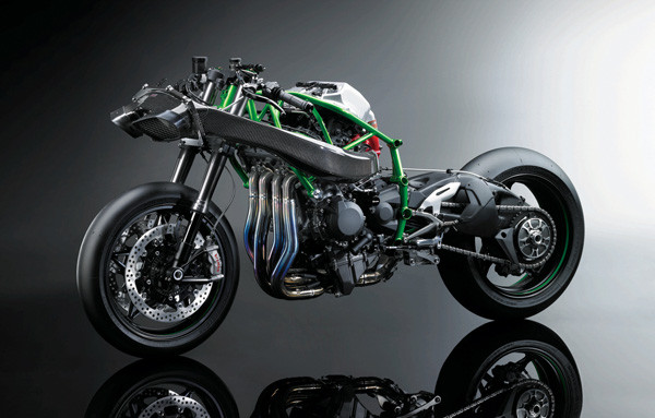 Motorcyclenews là một trong số những tờ báo đầu tiên được chạy thử bộ đôi Ninja H2 và H2R.