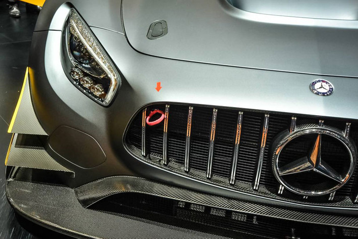 Thiết kế ngoại hình xe đua Mercedes-AMG GT3 tạo ấn tượng mạnh với phong cách dũng mãnh.
