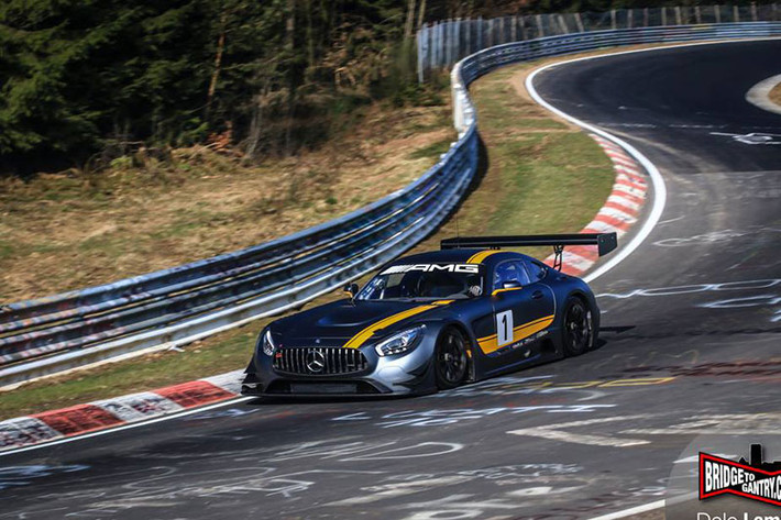 Kết hợp với động cơ V8 6.2L trên Mercedes-AMG GT3 là hộp số tuần tự sáu tốc độ. Mặc dù là một chiếc xe có động cơ đặt trước nhưng hộp số của AMG GT3 lại đặt ở trục sau.