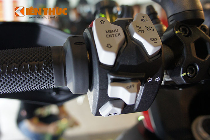 Hệ thống IMU Bosch với cơ chế hoạt động nhằm làm tăng khả năng vận hành và hệ thống an toàn trên xe. IMU cho phép hệ thống phanh ABS tăng khả năng kiểm soát lực phanh ngay cả trên khúc cua để tránh trường hợp khoá bánh và trượt trên đường.