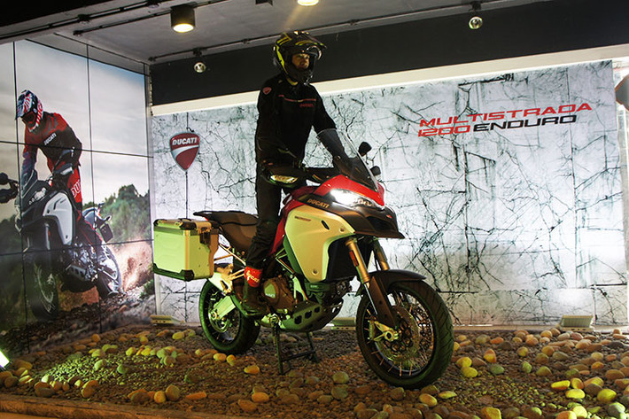 Hiện phiên bản Multistrada 1200 Enduro được Ducati nhập khẩu chính thức về thị trường Việt Nam thông qua nhà phân phối chính hãng. Khách hàng đã có thể đặt hàng ngay từ bây giờ để tận hưởng những mức ưu đãi tốt nhất từ Ducati Việt Nam.