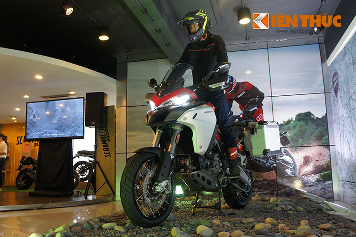 Multistrada 1200 Enduro sẽ được chính thức bán ra tại Việt Nam vào quý 3 năm 2016 với 3 màu Đỏ, Xám và Trắng. Đi kèm với các gói phụ kiện cá nhân được cung cấp bởi Touratech – Hãng phân phối phụ kiện phiêu lưu hàng đầu thế giới.