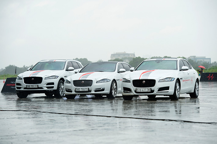 Sự kiện The Art of Performance Tour là một trải nghiệm lái độc nhất và đặc trưng của Jaguar, khơi dậy mọi giác quan. Lần đầu tiên được tổ chức tại Châu Âu vào đầu tháng 4 năm ngoái, sau đó đã được nhân rộng ở nhiều thành phố khác nhau và là một trải nghiệm lái độc đáo mang đến cho khách hàng cơ hội để tiếp cận gần hơn với thương hiệu Jaguar.