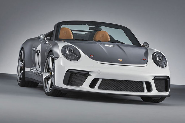 Siêu xe Porsche 911 Speedster là sự kết hợp từ thiết kế của mẫu xe Porsche 356 Roadster “Số 1” đầu tiên, được cấp giấy phép vận hành vào ngày 8 tháng 6 năm 1948, và những mẫu xe Porsche hiện tại. Với khái niệm về tính “thuần chủng” và sự thực thi chuẩn xác vốn có, mẫu xe ý tưởng 911 Speedster chuyển tải trọn vẹn những tinh hoa của nhà sản xuất xe hơi thể thao đến từ Stuttgart.
