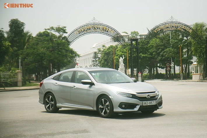 Tại thị trường Việt Nam, Honda Civic phiên bản mới chỉ có duy nhất một lựa chọn động cơ 1.5L Turbo VTECcó công suất tối đa 170 mã lực tại 5.500 vòng/phút và momen xoắn cực đại 220 Nm tại 1.700 – 5.500 vòng/phút. Khả năng tăng tốc 0 – 100 km/h hết 8,3 giây.