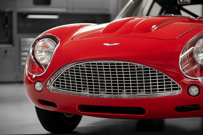 Chiếc DB4 GT Zagato đầu tiên trong 19 chiếc được sản xuất sẽ có màu sơn ngoại thất đỏ tương tự như trên chiếc DB4 GT Zagato của nửa thế kỷ trước.