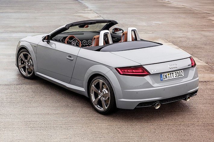 Theo hãng xe Audi cho hay, chiếc xe có thể tăng tốc từ 0-96km/h trong 5,2 giây với bản coupe và 5,5 giây với bản roadster với hệ động lực này.