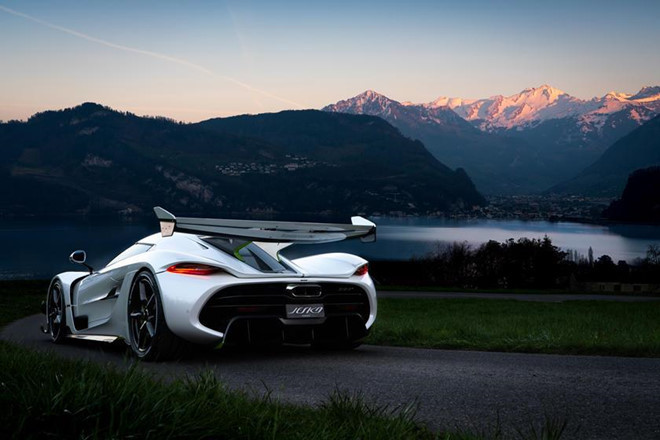 Một đại lý tại Đức đang rao bán suất mua siêu xe Koenigsegg Jesko với giá xấp xỉ 4,47 triệu USD. Tuy Koenigsegg chưa chính thức công bố giá bán Jesko, nhiều nguồn tin xác nhận siêu xe 1.600 mã lực chỉ khoảng 2,8 triệu USD.