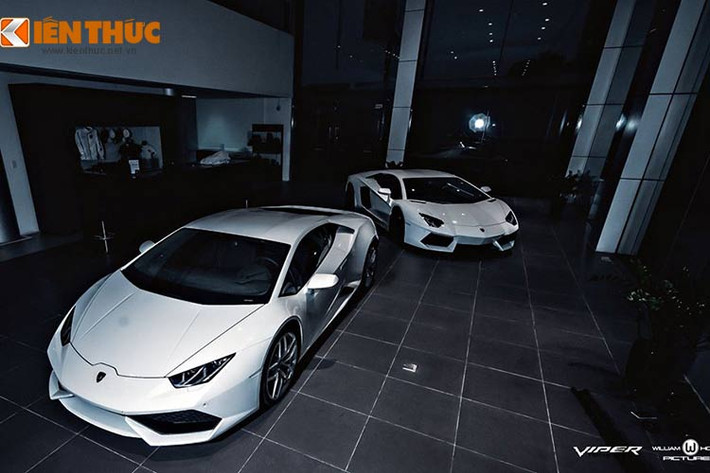Siêu xe này sở hữu khối động cơ V10, dung tích 5,2 lít được đặt phía sau và ngăn cách với cabin lái. Với hộp số ly hợp kép 7 cấp và hệ dẫn động 4 bánh, Huracan có thể tăng tốc từ 0-100 km/h trong 3,2 giây và tốc độ tối đa đạt 325 km/h.