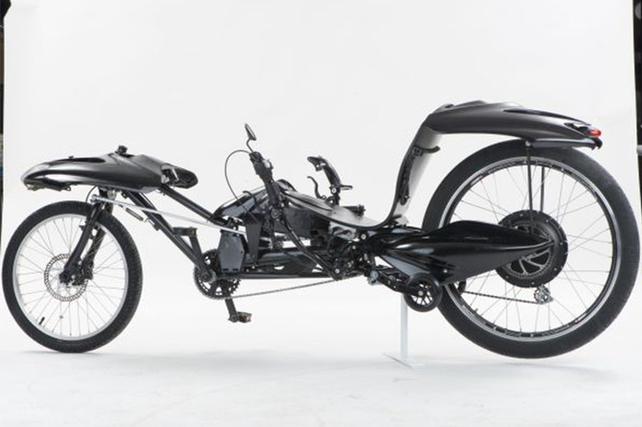 Xe điện JoystickBike mới được tạo ra bởi một nhóm nhà phát triển tại Thụy Sĩ và được quảng cáo là “một nửa xe điện, một nửa như trong video game”. Dự án phát triển chiếc xe này vừa được đưa lên Kickstarter và nhận 1.278 bảng tiền đầu tư.