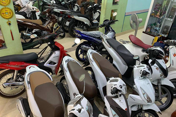 Ngoài ra, bộ sưu tập xe của người chơi này còn có thêm những chiếc biển 5 số nhưng đuôi tứ quý. Một số loại biển số được cho là đẹp khác nhưng không phải tứ quý hay ngũ quý như gồm các số 39, 79, 68 "thần tài, lộc phát"… cũng nằm trong dàn xe của dân chơi Đồng Nai.