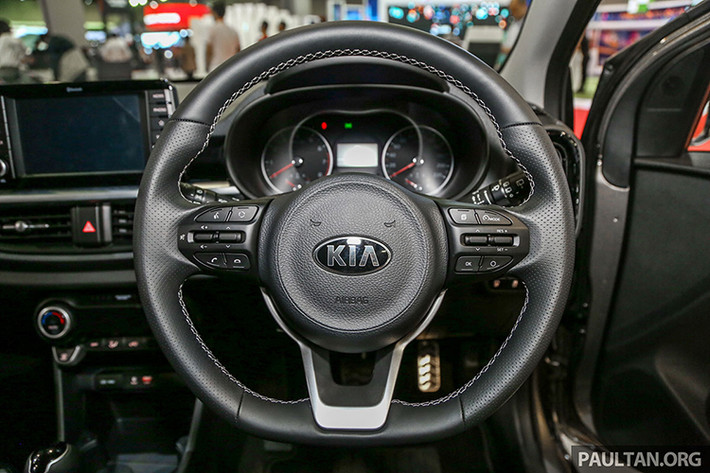 Giống như phiên bản Kia Picanto EX tiêu chuẩn, mẫu GT-Line 2019 mới này cũng sẽ được trang bị chìa khóa thông minh và khởi động bằng nút bấm, camera lùi, hệ thống âm thanh 6 loa. Hệ thống thông tin giải trí với màn hình cảm ứng 7 inch kết nối Apple CarPlay và Android Auto.