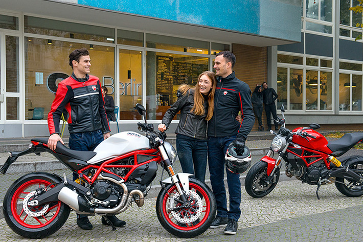 Vào ngày 04/05/2017 sắp tới, Ducati Monster 797 sẽ được giới thiệu tại Triển lãm Môtô – Xe Máy Việt Nam lần thứ 2, được tổ chức tại Trung tâm Hội chợ và Triển Lãm Sài Gòn (SECC), Quận 7, TP HCM. Nhiều khả năng Monster 797 sẽ là xe nhập khẩu từ Thái Lan và cho nhà phân phối chính hãng - Ducati Việt Nam đưa về.