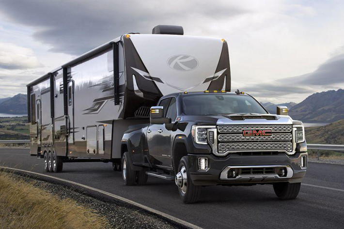 Mẫu siêu bán tải GMC Sierra HD 2020 được thiết kế hoàn toàn mới. Hồi đầu tháng, GMC vừa tung ra phiên bản bán tải Sierra nhưng với kích cỡ nhỏ hơn. Một trong những tính năng nổi trội nhất của Sierra HD 2020 là hệ thống ProGrade Trailering System.