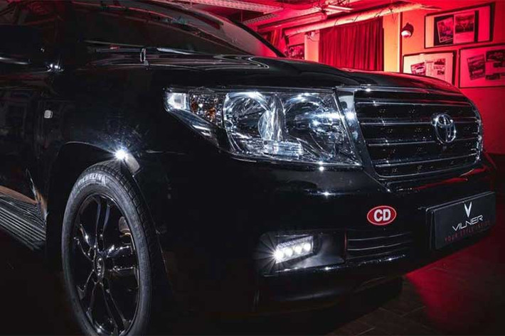 Hãng độ nội thất Vilner vừa cung cấp cho khách hàng thêm một lựa chọn nâng cấp cho mẫu xe Toyota Land Cruiser, nếu các khách hàng muốn thêm chất sang trọng cho chiếc SUV của mình.