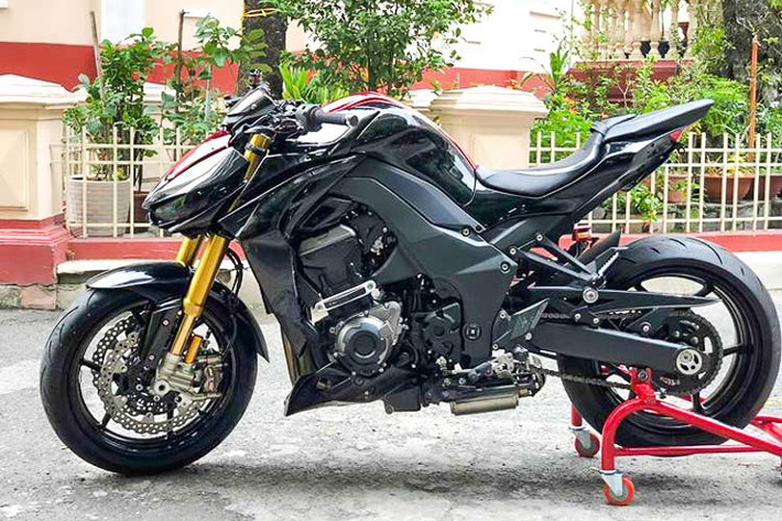 Sở hữu ngoại hình đầy ấn tượng với thiết kế Sugomi, mẫu xe môtô Kawasaki Z1000 là một trong những mẫu naked-bike được ưa chuông nhất Việt Nam hiện nay. Tuy nhiên, nhiều biker Việt vẫn chưa hài lòng với chiếc xe nguyên bản và không ngừng tìm cách nâng cấp nó.