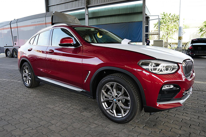Ngay trong tháng đầu tiên của năm 2019, THACO Trường Hải đã giới thiệu 5-Series thế hệ mới (G30) và đưa về hàng loạt các mẫu xe BMW như; M760Li xDrive, BMW 750Li, BMW 420 GC. Đáng chú ý là chiếc SUV lai Coupe BMW X4 2019 mới có mã hiệu G02 vừa cập cảng VICT ở TP HCM tuần qua.