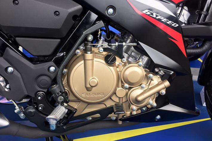 Suzuki Raider 150 FI đen nhám mới được trang bị khối động cơ xy-lanh đơn, 4 kỳ, DOHC, 4 van, dung tích 147,4 cc và hộp số 6 cấp. Động cơ tạo ra công suất tối đa 18,2 mã lực tại vòng tua máy 10.000 vòng/phút và mô-men xoắn cực đại 13,8 Nm tại vòng tua máy 8.500 vòng/phút.