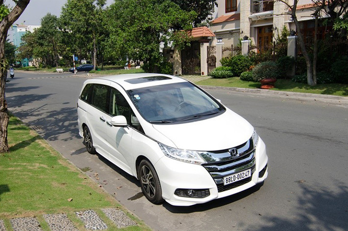 Ở phân khúc MPV hạng sang, Honda Odyssey cũng không bán nổi được chiếc nào trong tháng 3/2019. Honda Odyssey là mẫu xe thường xuyên góp mặt vào nhóm xe bán chậm nhất thị trường khi cạnh tranh trong phân khúc MPV cao cấp vốn khá kén khách. Lý giải về điều này, nhiều người dùng đánh giá mức bán ra của xe quá cao. Hiện tại, mẫu xe này không còn xuất hiện trong danh sách sản phẩm Honda Nam.