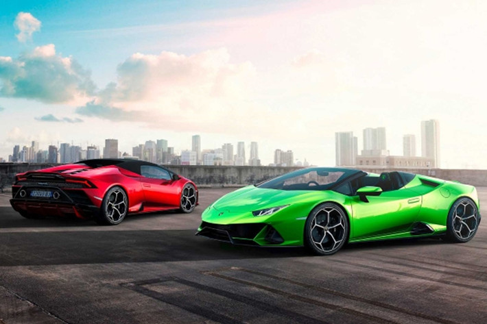 Về động cơ, Lamborghini trang bị trên mẫu xe mui trần Huracan EVO Spyder khối động cơ V10 5.2 lít nạp khí tự nhiên cho ra công suất 640 mã lực và 600 Nm. Xe vẫn sở hữu 3 chế độ lái khác nhau gồm Strada, Sport và Corsa. Mức giá siêu xe Lamborghini Huracan EVO Spyder là 287.400 USD (tương đương 6,8 tỷ đồng) tại thị tường Mỹ.