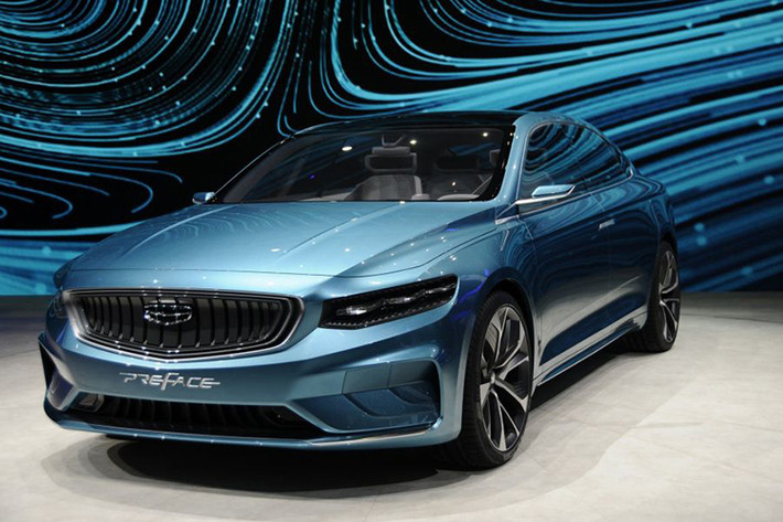 Quay trở lại với chiếc concept mới, Preface sở hữu mặt trước đầy phong cách với lưới tản nhiệt nổi bật, rất rộng và cao, thiết kế lõm vào trong trông rất thu hút, hiệu ứng này khiến logo Geely nổi lên vô cùng ấn tượng.