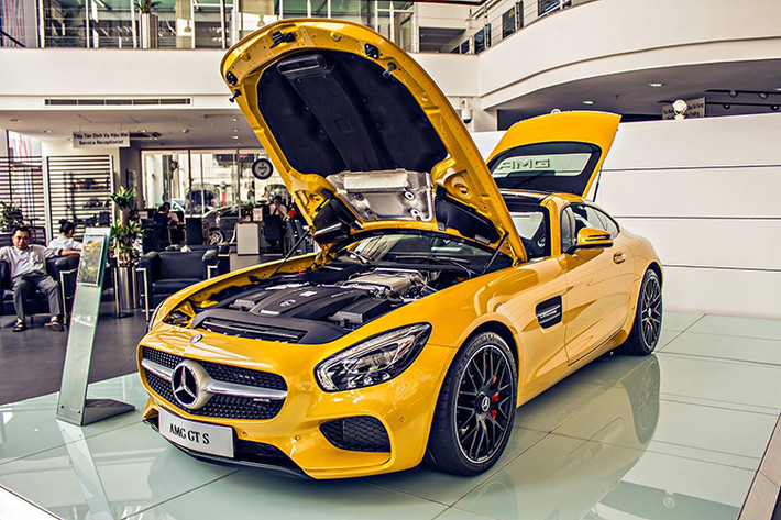 AMG GT là một sản phẩm thực sự quan trọng đối với Mercedes vì nó đánh dấu sự khởi đầu cho kỷ nguyên mới của dòng xe tính năng vận hành cao đến từ hãng xe Đức. Đến thị trường Việt Nam từ đầu năm 2015, chiếc xế thể thao này hiện có giá bán từ 9,149 tỷ đồng (mức giá áp dụng cho thuế TTĐB kể từ sau 1/7/2016).