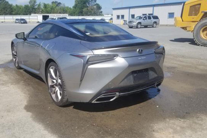 Theo Lexus, mẫu coupe hạng sang LC500 có thể đạt 0-100 km/h chỉ trong 4,5 giây. Đây cũng là mẫu xe sang thể thao từng được Lexus công bố là vững nhất trong tất cả các dòng xe của từ trước tới nay.