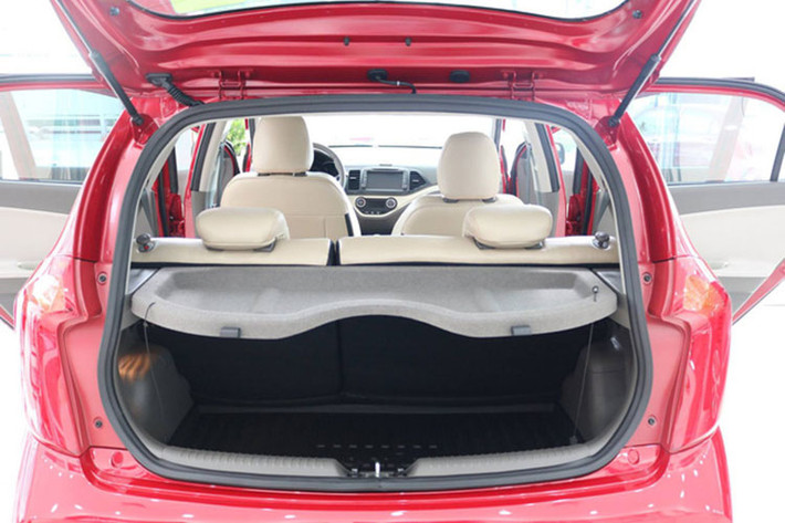 Kia Morning S 2017 tại Việt Nam vẫn dùng động cơ 4 xy-lanh, Kappa 1.25L, cho công suất 86 mã lực tại 6.000 vòng/phút và mô-men xoắn 120 Nm tại 4.000 vòng/phút. Hộp số tự động 4 cấp và hệ dẫn động cầu trước.